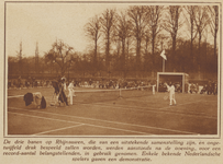 99176 Afbeelding van een tenniswedstrijd bij de opening van het tennispark Rhijnauwen (Rijnauwenselaan) te Bunnik.N.B. ...